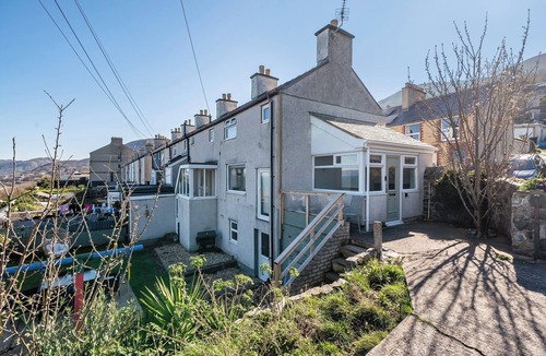 Penmaenmawr Cottage | Sea View Cottage Near Snowdon & Coastal Trails
