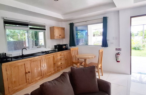 San Juan House | Sea View Deluxe Bungalow with WiFi and AC Within The Casa Feliz Ocean Resort