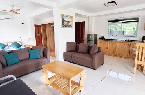 San Juan House | Sea View Deluxe Bungalow with WiFi and AC Within The Casa Feliz Ocean Resort