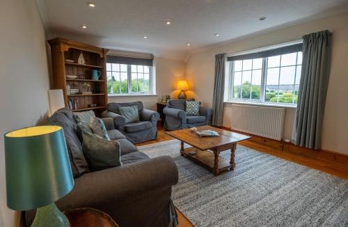 Dulas House | Sea View
