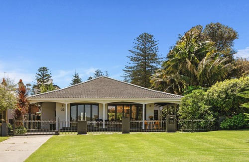 Cottesloe House | Sea View House - 250m to beach + golf course views
