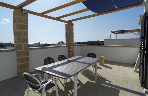 Marittima House | Sea view terrace, 2 bathrooms, 3 bedrooms, living room WiFi Linkem, parking, 2 km mar