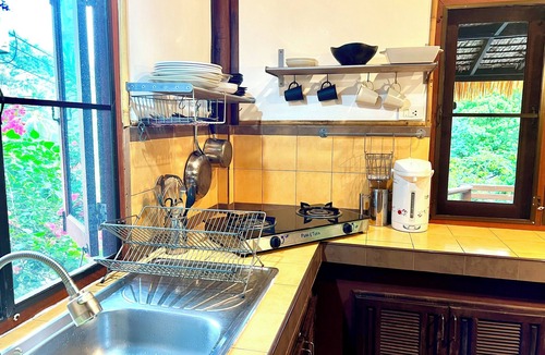 Baan Tai House | Sea View-Tree Top Beach House: 2 minutes to beach, kitchen, authentic design