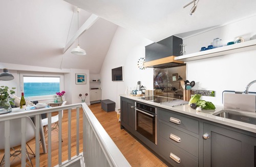 Marazion Apartment | Sea Views - Free Wi-Fi - Coastal Path Nearby