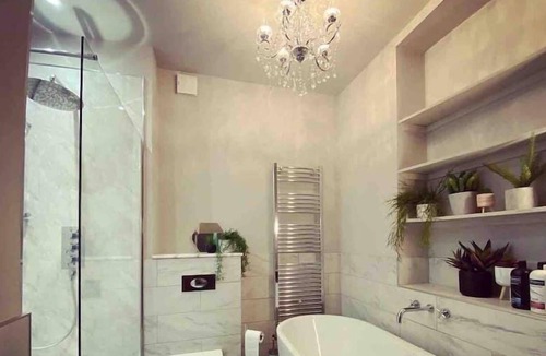 Cliftonville Condo | Sea Views in Margate