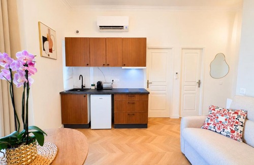 Lepante Quarter Apartment | Seabnb - Elegantia Collection - AC - Central Luxury - Walk Everywhere