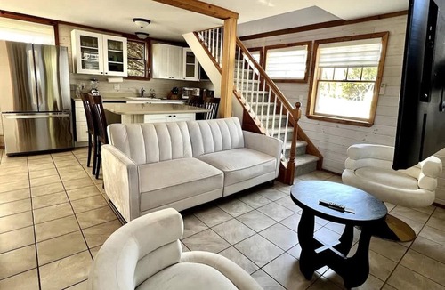 Shinnecock Hills Cottage | Seabreeze #3 Cozy Cottage steps to the beach