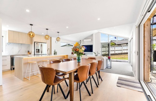 Mahurangi West House | Seabreeze Escape - Snells Beach Holiday Home