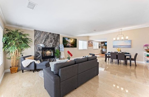 Mesa Verde House | Seabreeze-Modern, Spacious &Near Beach