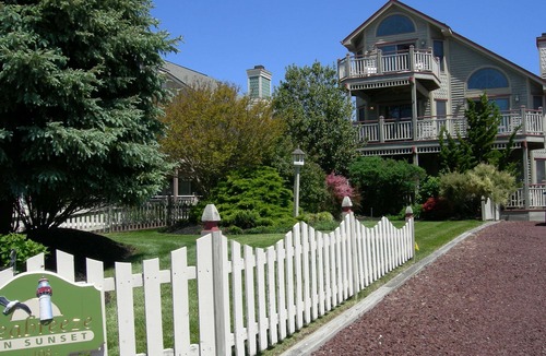 West Cape May House | 'Seabreeze on Sunset '. Peaceful Retreat. Top Level Ocean View. Two En-Suites.