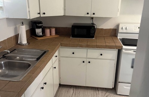 Lantana Apartment | Seabreeze Tiny Cottage, Tiny home in Lantana, Florida