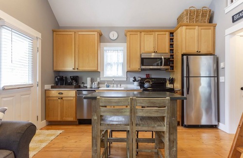 Seabrook Cottage | Seabrook 2 Bedroom cottage with hot tub, pets OK