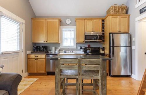 Seabrook House | Seabrook 2 Bedroom cottage with hot tub, pets OK