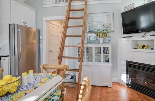 Seabrook Cabin | Seabrook Cabin - 10 min Walk to Town, PVT Forest Backyard, Dog Friendly