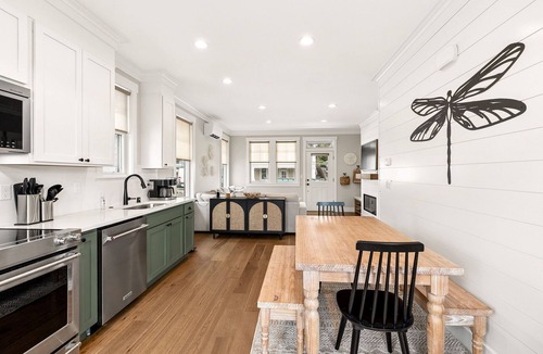 Seabrook House | Seabrook's Dragonfly Landing: Hot Tub & Dog Friendly!