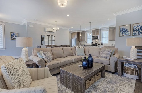Seabrook House | Seabrook's Home Away From Home, enjoy peek-a-boo oceanviews!