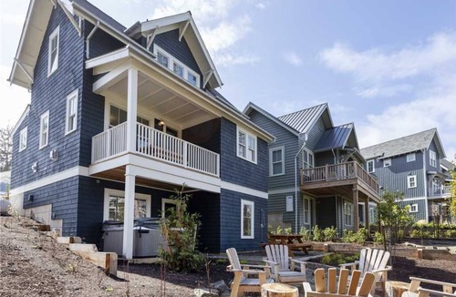 Seabrook House | Seabrook's Northwest Passage, located at the end of a quiet street!