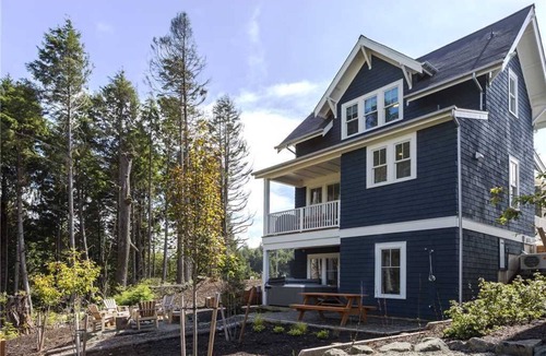 Seabrook House | Seabrook's Northwest Passage, located at the end of a quiet street!