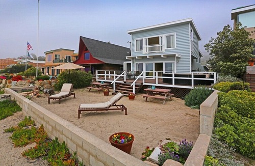 Ventura House | Seacliff Beach House - On The Sand in Ventura County