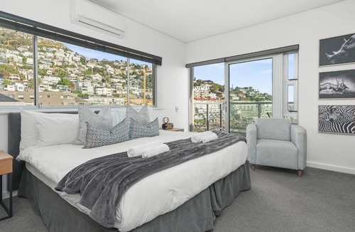 Bantry Bay Apartment | Seacliffe 502