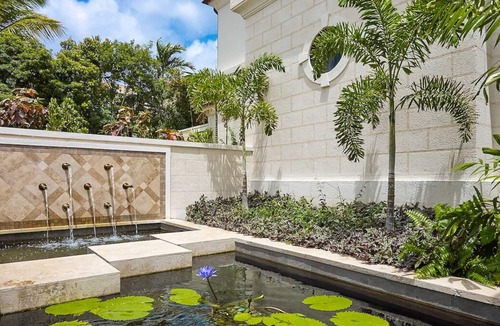 Derricks Villa | Seaclusion: Luxury beachfront 6-bedroom villa with pool