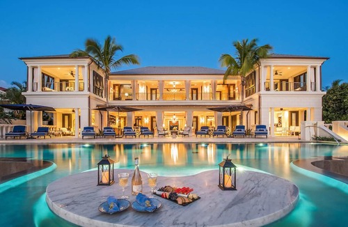 Derricks Villa | Seaclusion: Luxury beachfront 6-bedroom villa with pool
