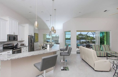 South Venice House | Seaclusion - stunning bayfront home with pool