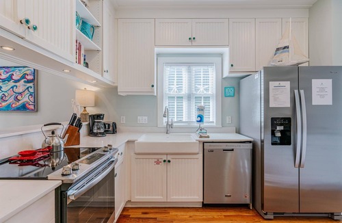 Seacrest House | Seacrest| "Fetch the Waves" | 3BR | Sleeps 9 |Pet Friendly |Private| Bikes