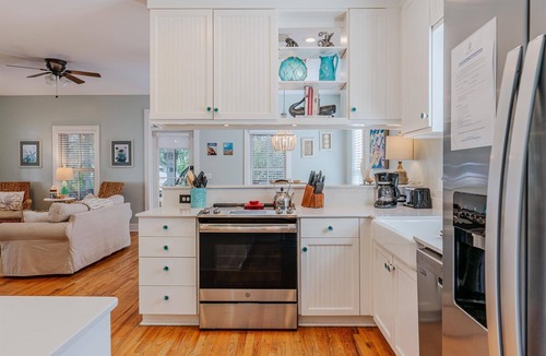 Seacrest House | Seacrest| "Fetch the Waves" | 3BR | Sleeps 9 |Pet Friendly |Private| Bikes