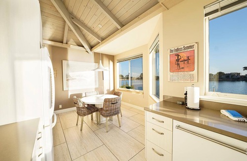 Stinson Beach House | Seadrift Lagoon Retreat w/Hot Tub & Deck