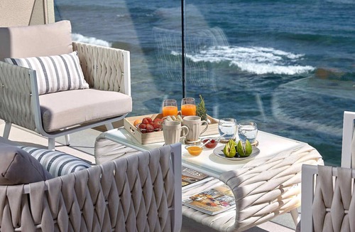Hersonissos Centre Apartment | Seafront Apt Studio with Seaview, infinity pool, beachfront