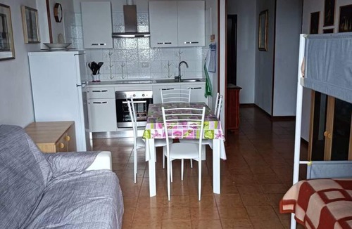 San Tommaso Tre Archi Apartment | Seafront Apartment for Rent 6 Sleeps Skyscraper