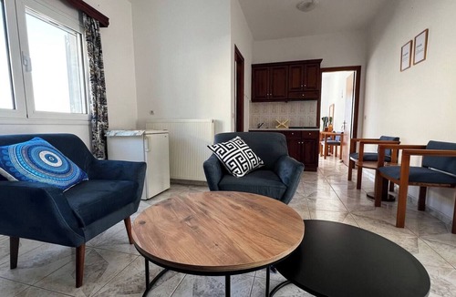 Avlakia Apartment | Seafront apartment with terrace