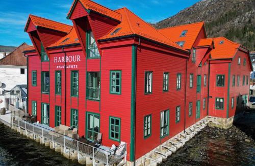 Sandviken Apartment | Seafront Apt. with Elevator and French Balcony