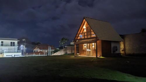 Praia da Armacao do Itapocoroi Ski Chalet | Seafront cabin in a private area