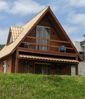 Praia da Armacao do Itapocoroi Ski Chalet | Seafront cabin in a private area