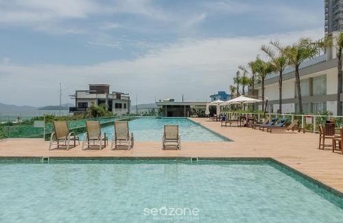 Itacolomi Apartment | Seafront condominium with pool - SHC