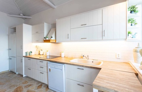 Petalidi Apartment | Seafront Evi's Hideaway - Petalidi Cozy Nest