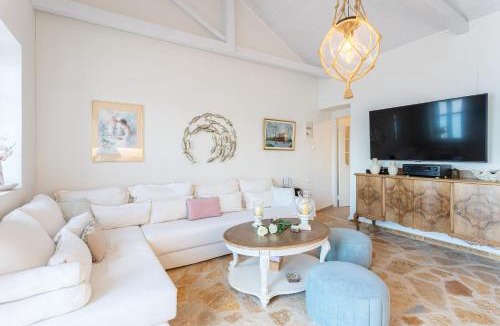 Petalidi Apartment | Seafront Evi's Hideaway - Petalidi Cozy Nest
