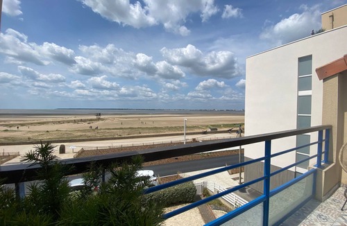 Saint-Brevin-les-Pins Apartment | Seafront Apartment with Balcony, Near Saint-Brevin-les-Pins Center
