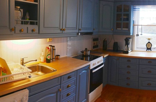 Flakstad House | Seafront Holiday Home close to Reine, Lofoten