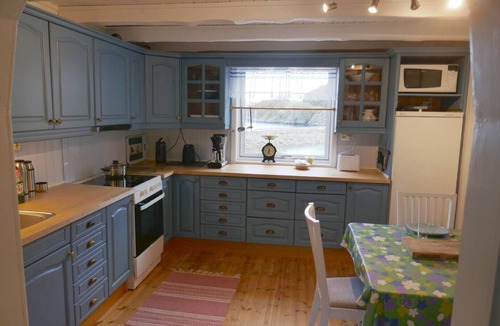 Flakstad House | Seafront Holiday Home close to Reine, Lofoten