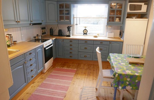 Flakstad House | Seafront Holiday Home close to Reine, Lofoten