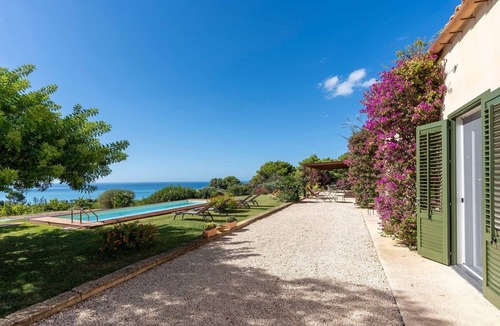 Marinella di Selinunte Villa | Seafront house between Menfi and Selinunte 3 bedrooms and 3 bathrooms