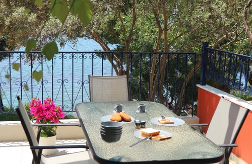 Elia Apartment | Seafront Loft in Akti Elia