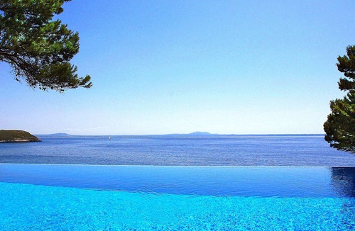 Badia de Palma Villa | Seafront Mediterranean Villa. 5 Min walk to Beach & Jacuzzi