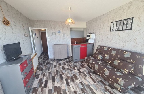 Saint-Jean-de-Monts Apartment | Seafront studio with parking and pets allowed