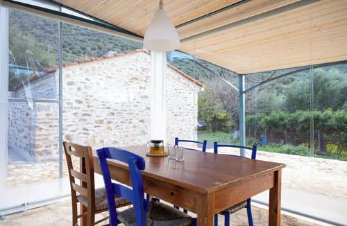 East Mani Villa | Seafront Stone House · Steps from the Beach