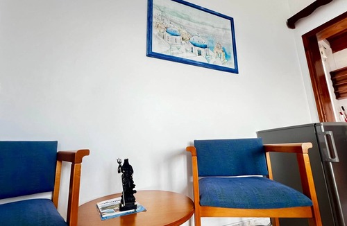 Avlakia Apartment | Seafront studio with terrace