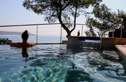 La Seyne-sur-Mer Villa | Seafront - Sumptuous, very quiet, swimming pool, hot tub, private sea access